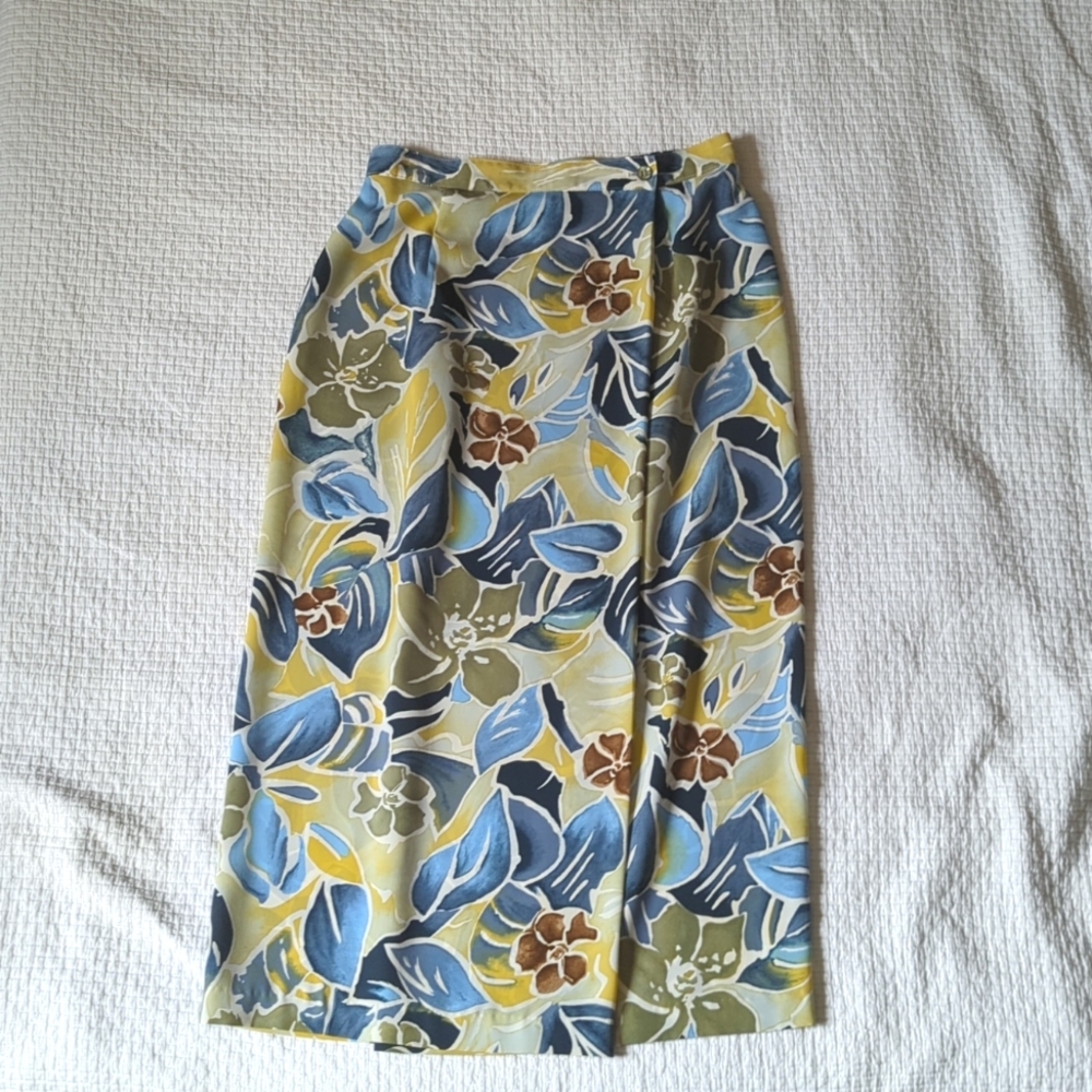 Womens Petite Sz 12 Faux Wrap Skirt in Cute Modern Florals